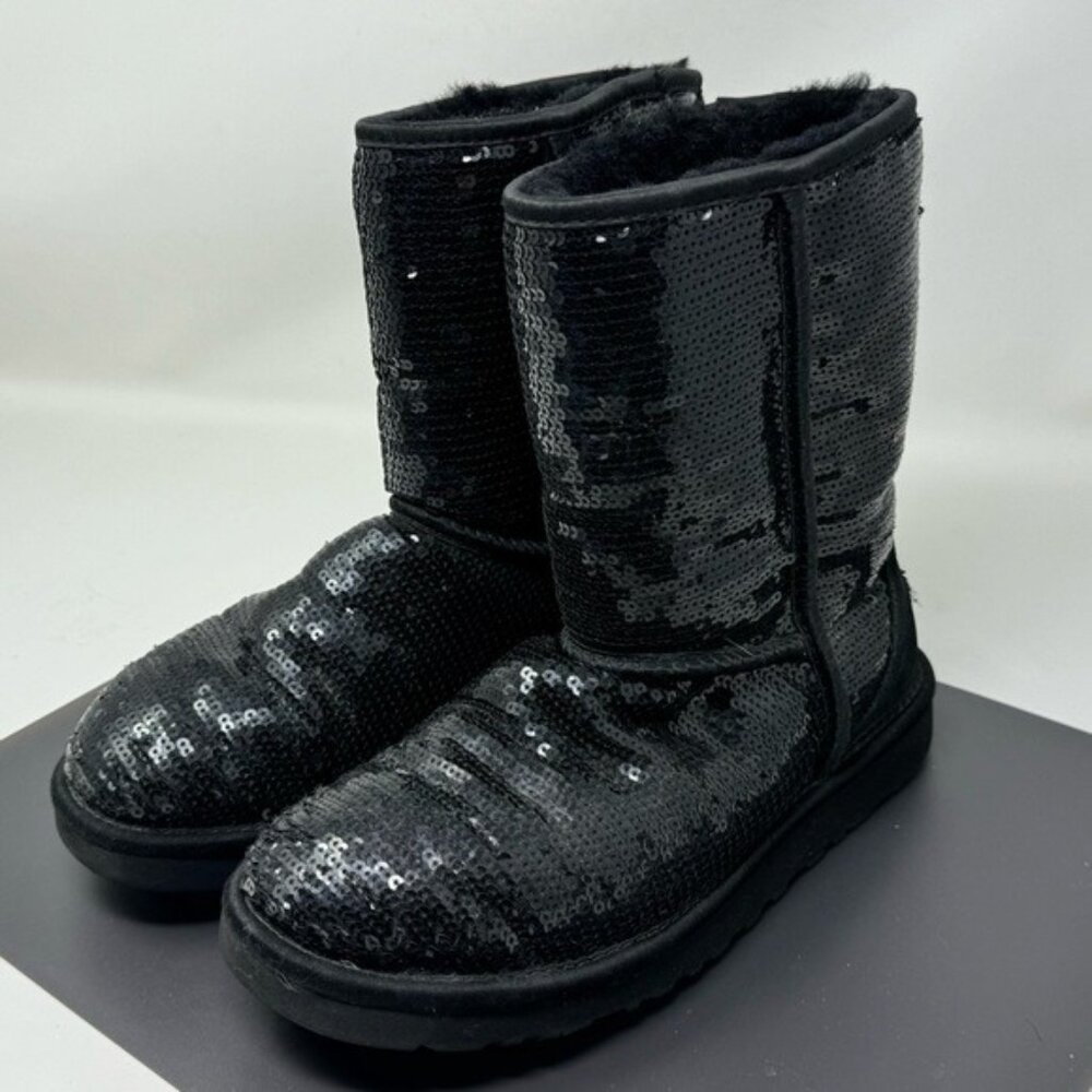 Ugg Short Sequin Black Boots Ugg 3161. Size 7